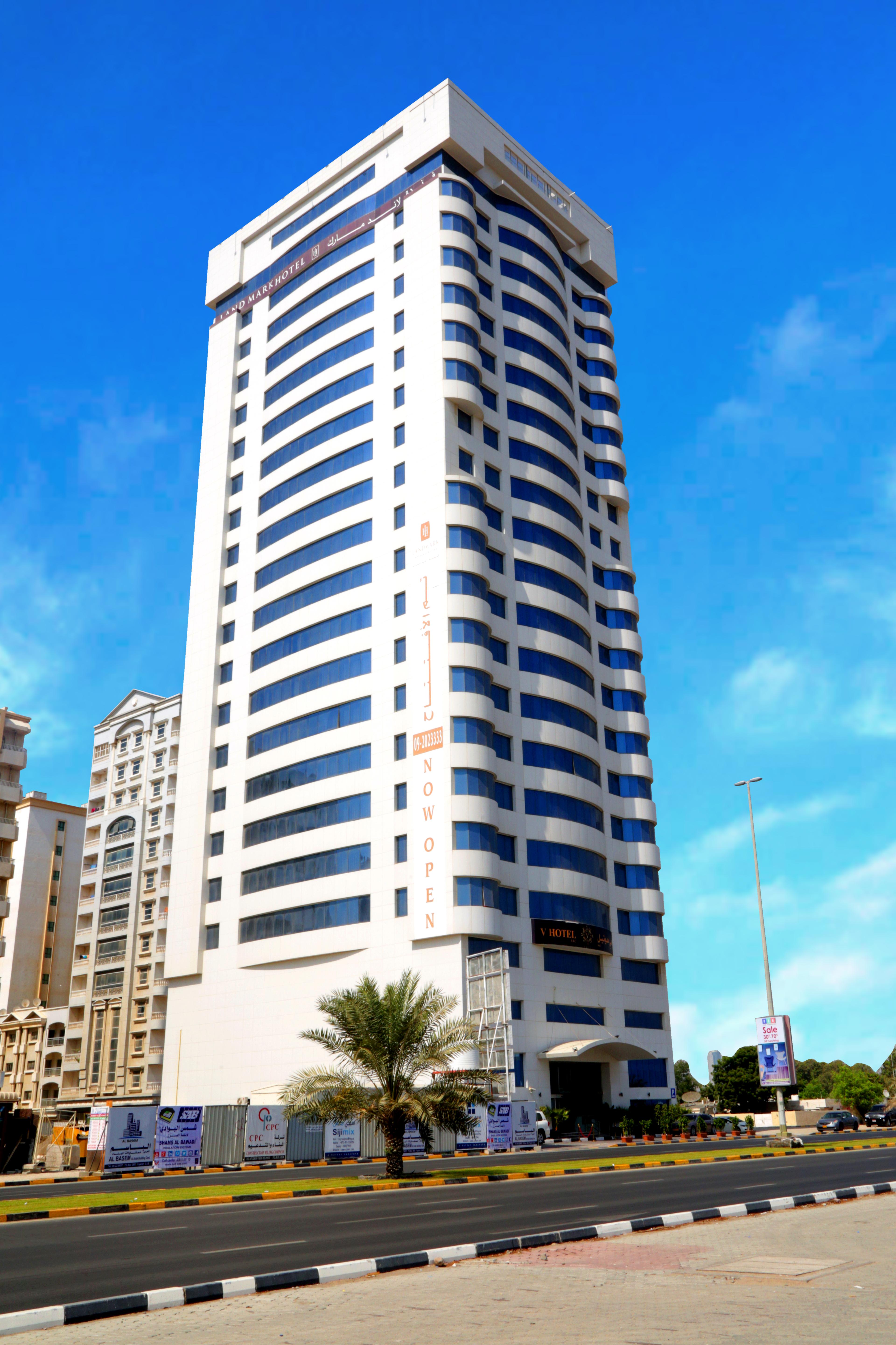 V Hotel Fujairah Bagian luar foto