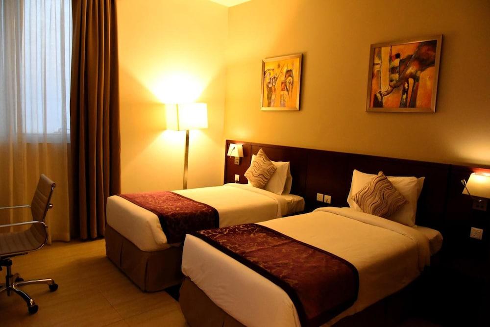 V Hotel Fujairah Bagian luar foto