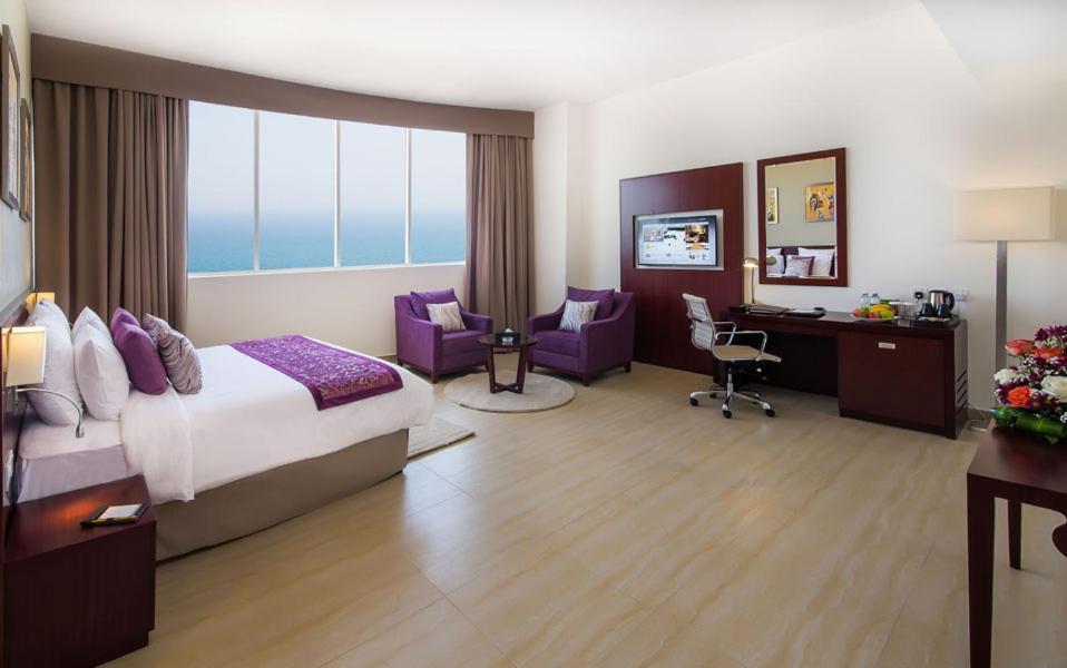 V Hotel Fujairah Bagian luar foto