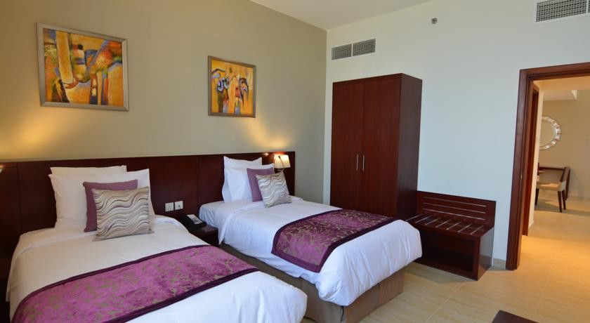 V Hotel Fujairah Bagian luar foto