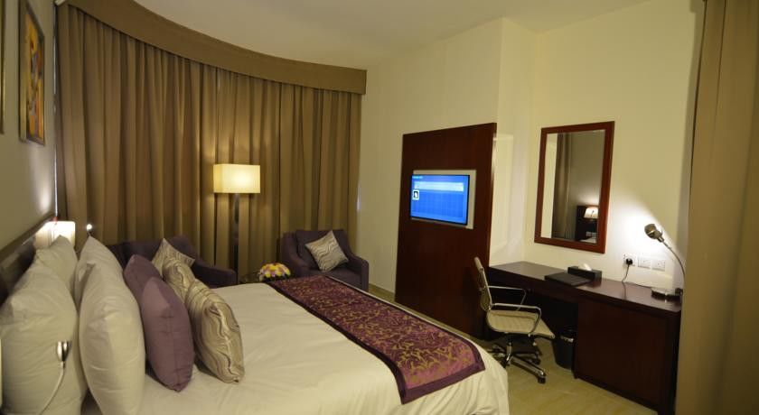V Hotel Fujairah Bagian luar foto