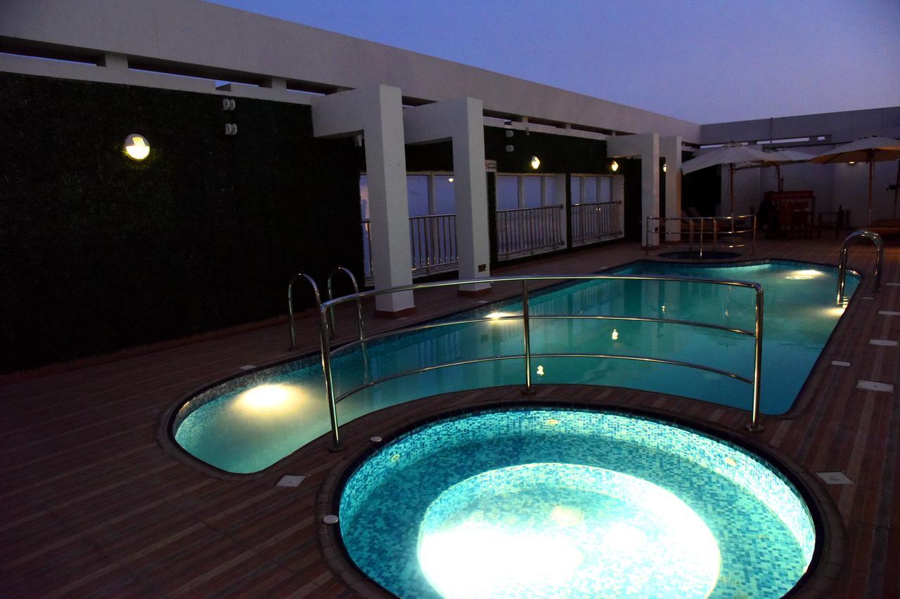 V Hotel Fujairah Bagian luar foto