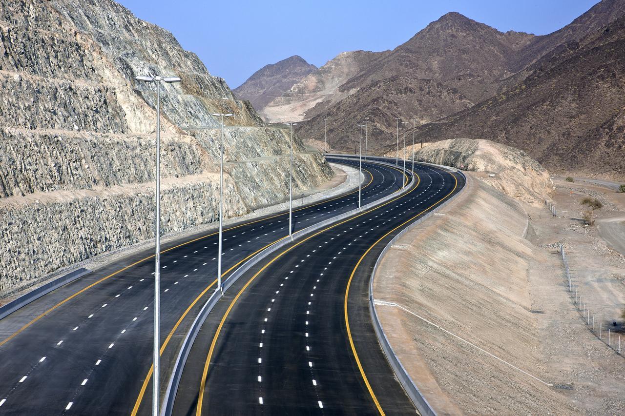 V Hotel Fujairah Bagian luar foto